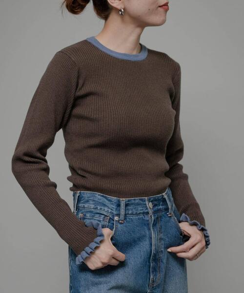 URBAN RESEARCH Sonny Label（アーバンリサーチサニーレーベル）の「『洗濯可』袖口フリルクルーネックプルオーバー（ニット/セーター・レディース・ブラウン/ネイビー/グレー/ホワイト×グレー・FREE）」の9枚目の写真