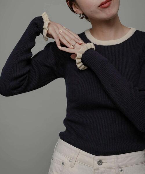 URBAN RESEARCH Sonny Label（アーバンリサーチサニーレーベル）の「『洗濯可』袖口フリルクルーネックプルオーバー（ニット/セーター・レディース・ブラウン/ネイビー/グレー/ホワイト×グレー・FREE）」の6枚目の写真