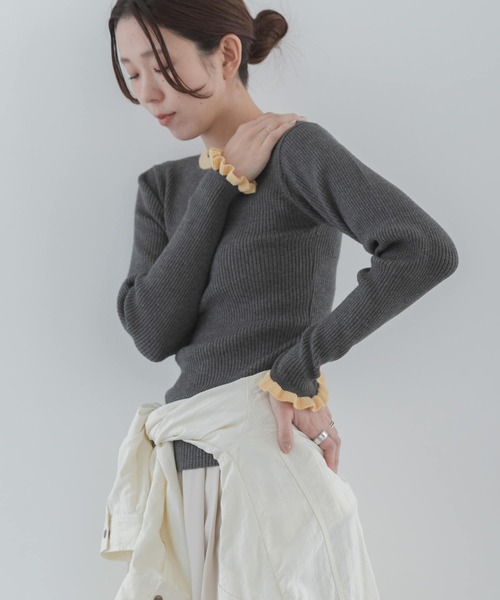 URBAN RESEARCH Sonny Label（アーバンリサーチサニーレーベル）の「『洗濯可』袖口フリルクルーネックプルオーバー（ニット/セーター・レディース・ブラウン/ネイビー/グレー/ホワイト×グレー・FREE）」の10枚目の写真