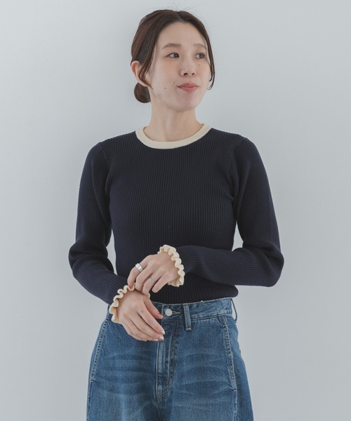 URBAN RESEARCH Sonny Label（アーバンリサーチサニーレーベル）の「『洗濯可』袖口フリルクルーネックプルオーバー（ニット/セーター・レディース・ブラウン/ネイビー/グレー/ホワイト×グレー・FREE）」の5枚目の写真