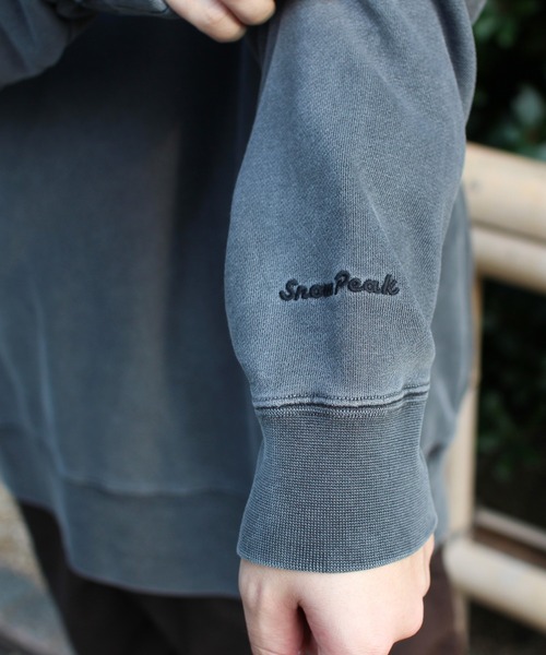 Snow Peak(スノーピーク)の「Snow Peak / Garment Dyed Pullover ガーメントダイプルオーバー(スウェット・メンズ・ダークグリーン/チャコール/パープル・L/M/S/1/XL)」の4枚目の写真