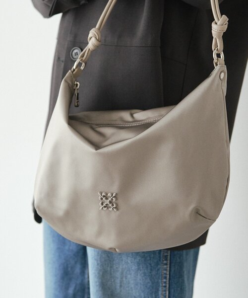 russet（ラシット）の「クラウズナイロン2WAYショルダーバッグ（ショルダーバッグ・レディース・ライトグレー/ブラック/カーキ/ブルー系その他・FREE）」の2枚目の写真