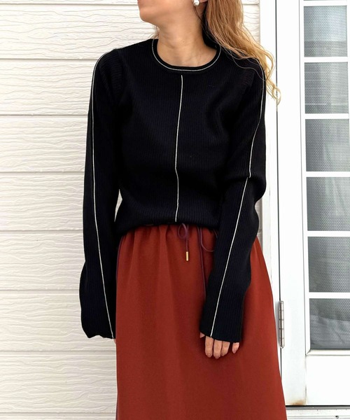 Q（キュー）の「やわもちラインクルーネックニット（ニット/セーター・レディース・レッド/ブラック・MEDIUM）」の16枚目の写真