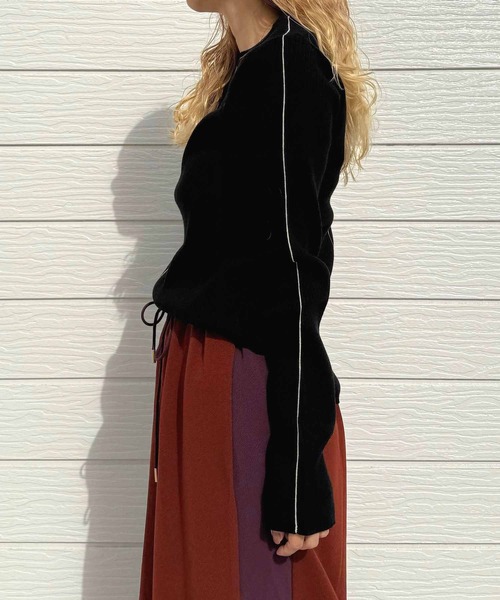 Q（キュー）の「やわもちラインクルーネックニット（ニット/セーター・レディース・レッド/ブラック・MEDIUM）」の17枚目の写真