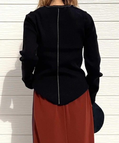 Q（キュー）の「やわもちラインクルーネックニット（ニット/セーター・レディース・レッド/ブラック・MEDIUM）」の18枚目の写真