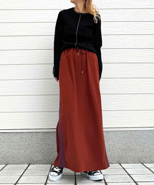 Q（キュー）の「やわもちラインクルーネックニット（ニット/セーター・レディース・レッド/ブラック・MEDIUM）」の22枚目の写真