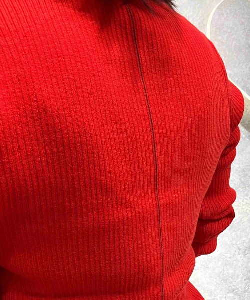 Q（キュー）の「やわもちラインクルーネックニット（ニット/セーター・レディース・レッド/ブラック・MEDIUM）」の5枚目の写真