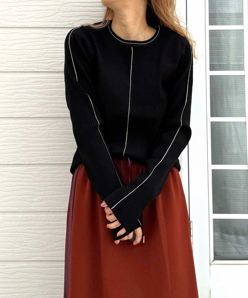 Q（キュー）の「やわもちラインクルーネックニット（ニット/セーター・レディース・レッド/ブラック・MEDIUM）」の7枚目の写真