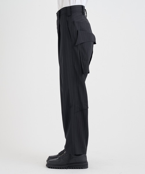 sulvam(サルバム)の「sulvam×UJOH 1Tuck Wide Pants(スラックス・メンズ・ストライプ・3/4/2)」の3枚目の写真