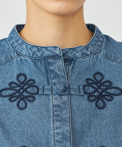 SOMETHING（サムシング）の「SOMETHING刺繍チャイナデニムシャツ（シャツ/ブラウス・レディース・ブラック系その他/ブルー・FREE）」の4枚目の写真