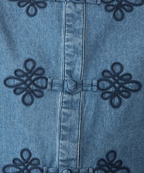 SOMETHING（サムシング）の「SOMETHING刺繍チャイナデニムシャツ（シャツ/ブラウス・レディース・ブラック系その他/ブルー・FREE）」の6枚目の写真