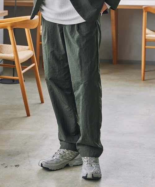 THE CRAFT CREW PRODUCTS(ザクラフトクループロダクツ)の「【セットアップ対応】マルチファンクショナルナイロン タックテーパードパンツ / 撥水・防風・ウォッシャブル【THE C RAFT CREW PRODUCTS】(その他パンツ・メンズ・カーキブラウン/ダークネイビー/チャコールグレー/ブラック・L/M/S)」の3枚目の写真