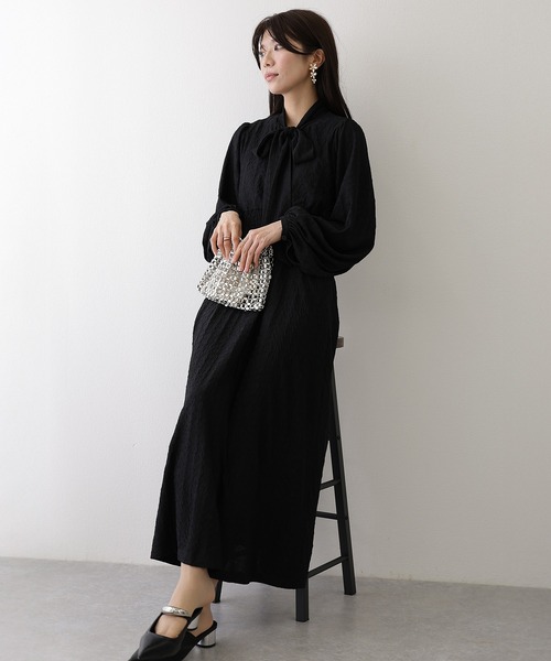 Lace Ladies(レースレディース)の「テクスチャー ボウタイ リボン シャーリング ワンピース(ワンピース・レディース・ベージュ/ブラック・FREE)」の7枚目の写真