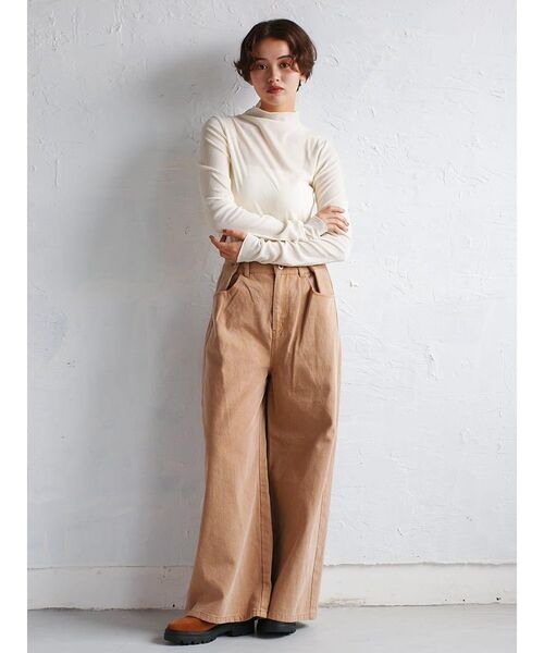 FIKA.（フィーカ）の「Mellow velour top（Tシャツ/カットソー・レディース・ブラウン/ブラック/オフホワイト・MEDIUM）」の5枚目の写真