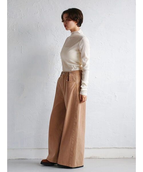 FIKA.（フィーカ）の「Mellow velour top（Tシャツ/カットソー・レディース・ブラウン/ブラック/オフホワイト・MEDIUM）」の6枚目の写真