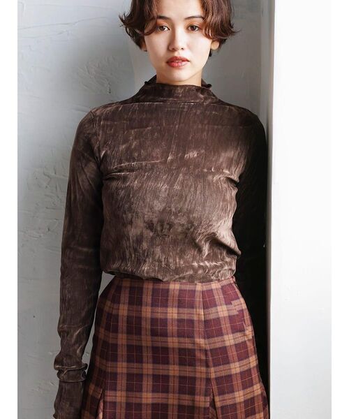FIKA.（フィーカ）の「Mellow velour top（Tシャツ/カットソー・レディース・ブラウン/ブラック/オフホワイト・MEDIUM）」の14枚目の写真
