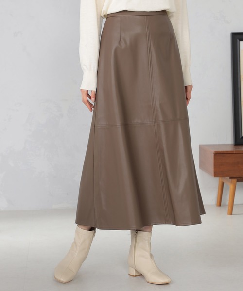 GALLORIA（ギャローリア）の「フェイクレザーセミフレアスカート（スカート・レディース・ブラック/ブラウン・L/M/S/LL）」の2枚目の写真