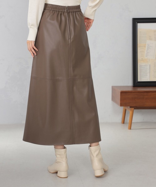 GALLORIA（ギャローリア）の「フェイクレザーセミフレアスカート（スカート・レディース・ブラック/ブラウン・L/M/S/LL）」の4枚目の写真