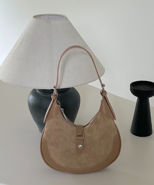 スエードタッチ合皮三日月型ショルダーバッグ（ショルダーバッグ