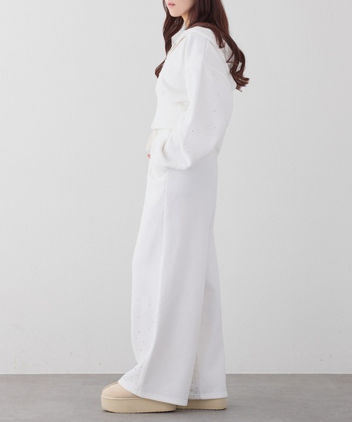 one after another NICE CLAUP（ワンアフターアナザーナイスクラップ）の「【セットで着れる】ビジュー付きショートパーカー（パーカー・レディース・オフホワイト/チャコールグレー/杢グレー/ピンク・FREE）」の6枚目の写真