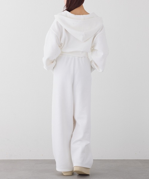 one after another NICE CLAUP（ワンアフターアナザーナイスクラップ）の「【セットで着れる】ビジュー付きショートパーカー（パーカー・レディース・オフホワイト/チャコールグレー/杢グレー/ピンク・FREE）」の7枚目の写真