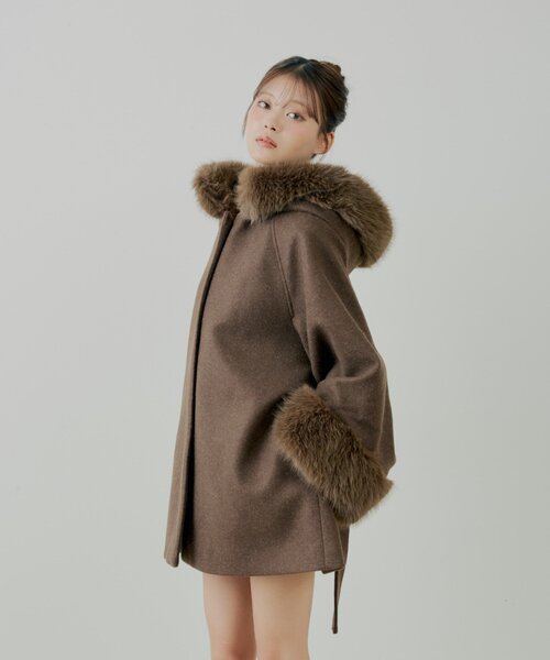 chico ファー付きケープコート Chico（チコ） ポンチョ ビジュー付きファー襟ケープコート レディース