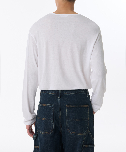 MUSINSA STANDARD（ムシンサスタンダード）の「リラックスドライトウェイトCRスcoopネック長袖Tシャツ[ホワイト]（Tシャツ/カットソー・メンズ・その他・SMALL/MEDIUM/LARGE/X-LARGE/XX-LARGE/XXX-LARGE）」の2枚目の写真