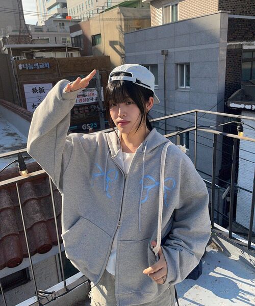 ROSEFRANTZ（ロゼフランツ）の「Sketch Ribbon Hood Zip-up [Gray]（パーカー・レディース・アッシュグレー・FREE）」の3枚目の写真