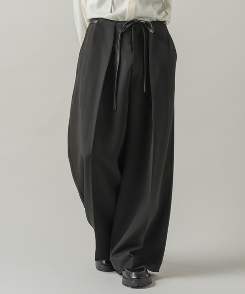 CASPER JOHN（キャスパージョン）の「Belted HAKAMA slacks/ベルテッド袴スラックス（スラックス・メンズ・ブラック系/ブラック・LARGE/MEDIUM/SMALL/X-SMALL）」の17枚目の写真
