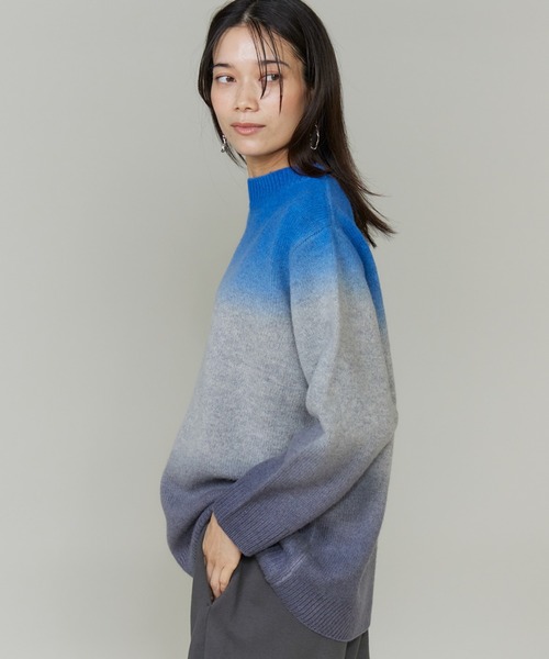 INED（イネド）の「グラデーションニットプルオーバー《YVON》（ニット/セーター・レディース・ブラウン/ブルー・9号）」の5枚目の写真