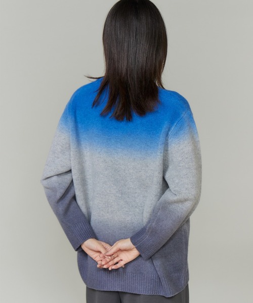 INED（イネド）の「グラデーションニットプルオーバー《YVON》（ニット/セーター・レディース・ブラウン/ブルー・9号）」の6枚目の写真