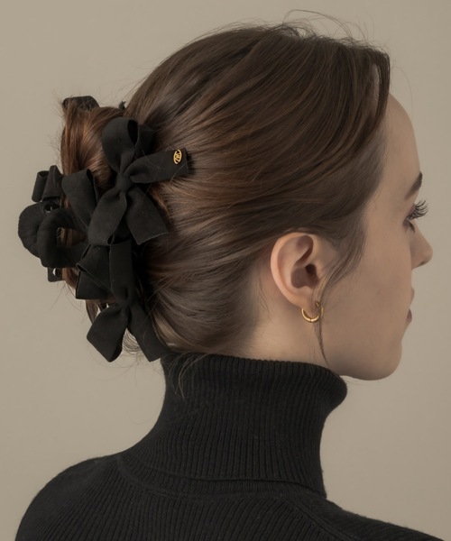 muku（ムク）の「【木村なつみ×Mukuコラボアイテムが登場！！】HAIR CLIP/SUEDE RIBBON（バレッタ/ヘアクリップ・レディース・ブラック・FREE）」の2枚目の写真