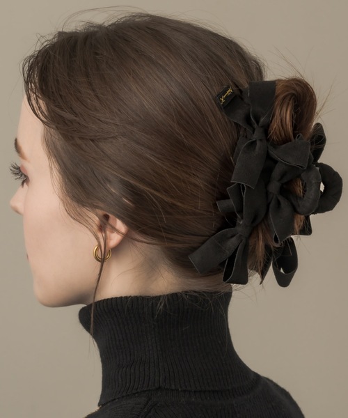 muku（ムク）の「【木村なつみ×Mukuコラボアイテムが登場！！】HAIR CLIP/SUEDE RIBBON（バレッタ/ヘアクリップ・レディース・ブラック・FREE）」の4枚目の写真