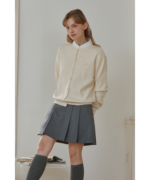 ANOETIC(アノエティック)の「GOLD LOGO CLASSIC PLEATS SKIRT_GREY(スカート・レディース・グレー・SMALL/MEDIUM)」の1枚目の写真