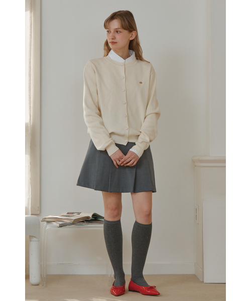 ANOETIC(アノエティック)の「GOLD LOGO CLASSIC PLEATS SKIRT_GREY(スカート・レディース・グレー・SMALL/MEDIUM)」の3枚目の写真