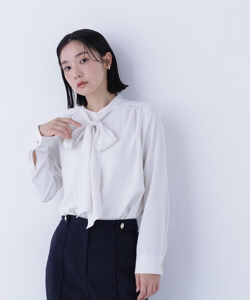 NATURAL BEAUTY BASIC（ナチュラルビューティーベーシック）の「◇2wayリボンボウブラウス（シャツ/ブラウス・レディース・イエロー/ブルー/オフホワイト・SMALL/MEDIUM）」の18枚目の写真