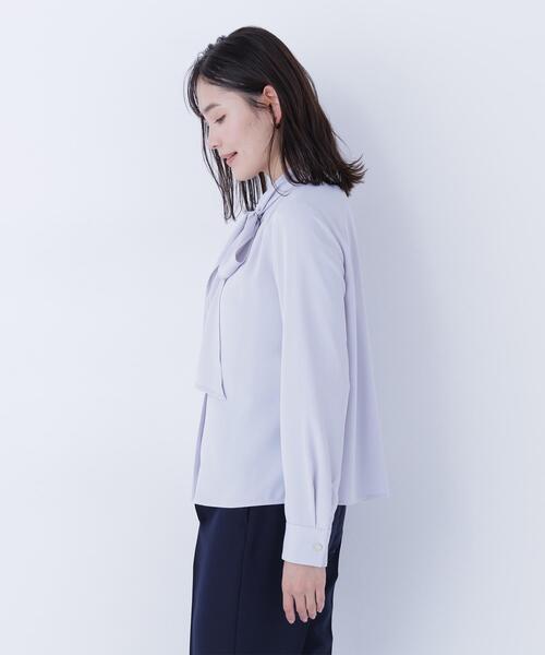 NATURAL BEAUTY BASIC（ナチュラルビューティーベーシック）の「◇2wayリボンボウブラウス（シャツ/ブラウス・レディース・イエロー/ブルー/オフホワイト・SMALL/MEDIUM）」の6枚目の写真