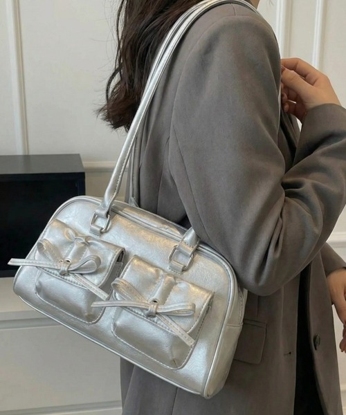 cammie(キャミー)の「リボンポケットバック(ハンドバッグ・レディース・レッド/アイボリー/ブラック/シルバー・F)」の4枚目の写真