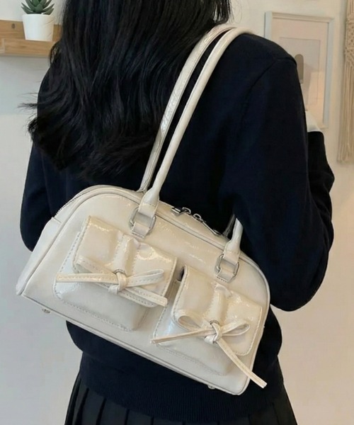 cammie(キャミー)の「リボンポケットバック(ハンドバッグ・レディース・レッド/アイボリー/ブラック/シルバー・F)」の1枚目の写真