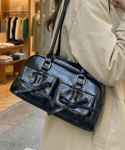 cammie(キャミー)の「リボンポケットバック(ハンドバッグ・レディース・レッド/アイボリー/ブラック/シルバー・F)」の2枚目の写真