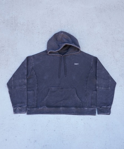 NOIZY(ノイジー)の「Threads Utility Pigment Hoodie / ワンポイント 刺繍 プルオーバー スウェットパーカー ピグメント フーディー(パーカー・メンズ・ブラック・LARGE/MEDIUM)」の6枚目の写真