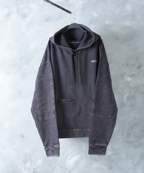 NOIZY(ノイジー)の「Threads Utility Pigment Hoodie / ワンポイント 刺繍 プルオーバー スウェットパーカー ピグメント フーディー(パーカー・メンズ・ブラック・LARGE/MEDIUM)」の2枚目の写真