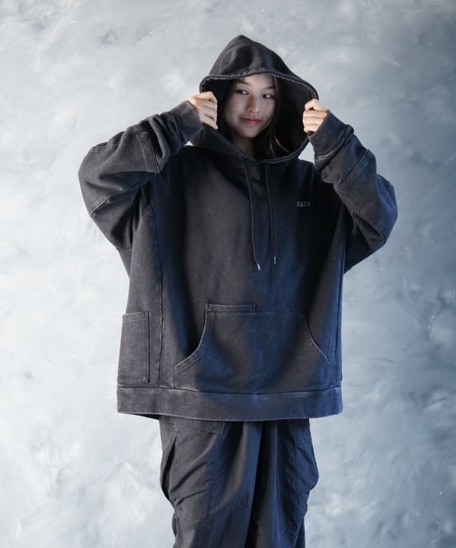 NOIZY(ノイジー)の「Threads Utility Pigment Hoodie / ワンポイント 刺繍 プルオーバー スウェットパーカー ピグメント フーディー(パーカー・メンズ・ブラック・LARGE/MEDIUM)」の10枚目の写真