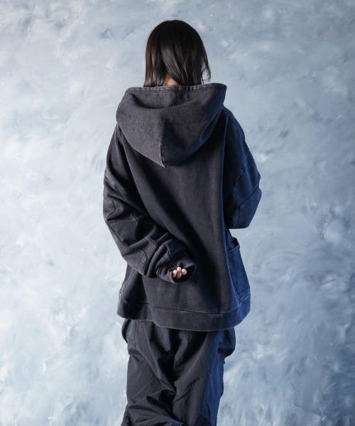 NOIZY(ノイジー)の「Threads Utility Pigment Hoodie / ワンポイント 刺繍 プルオーバー スウェットパーカー ピグメント フーディー(パーカー・メンズ・ブラック・LARGE/MEDIUM)」の11枚目の写真
