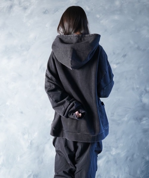 NOIZY(ノイジー)の「Threads Utility Pigment Hoodie / ワンポイント 刺繍 プルオーバー スウェットパーカー ピグメント フーディー(パーカー・メンズ・ブラック・LARGE/MEDIUM)」の12枚目の写真