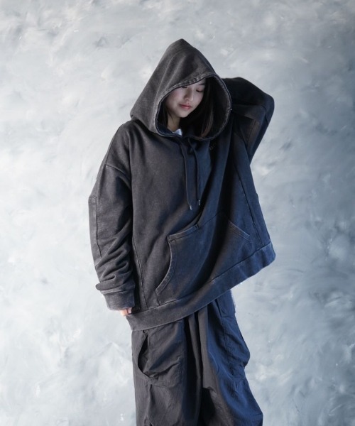 NOIZY(ノイジー)の「Threads Utility Pigment Hoodie / ワンポイント 刺繍 プルオーバー スウェットパーカー ピグメント フーディー(パーカー・メンズ・ブラック・LARGE/MEDIUM)」の16枚目の写真