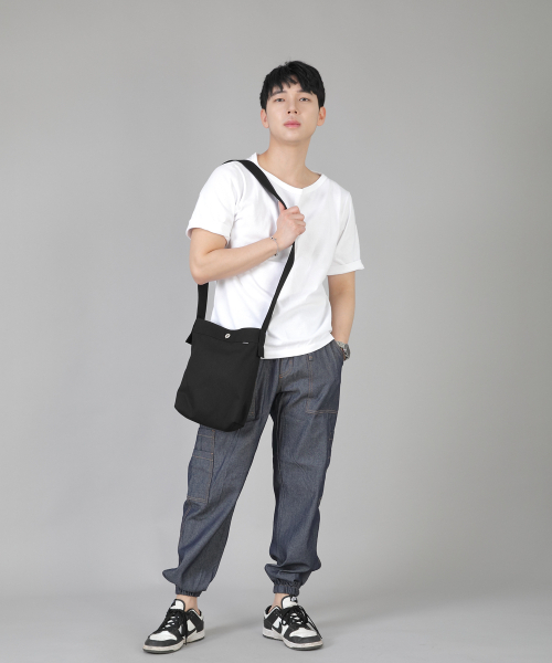SAINTCREW(セントクルー)の「ミニマルミニクロスバッグMMC-129ブラックブラック(メッセンジャーバッグ・メンズ・その他・フリー)」の2枚目の写真