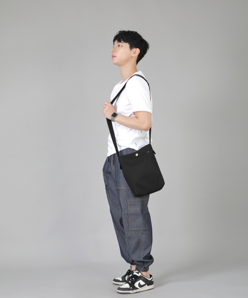 SAINTCREW(セントクルー)の「ミニマルミニクロスバッグMMC-129ブラックブラック(メッセンジャーバッグ・メンズ・その他・フリー)」の4枚目の写真