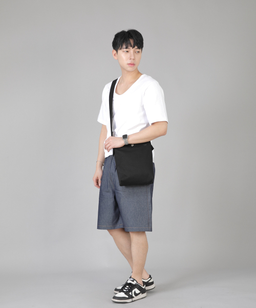 SAINTCREW(セントクルー)の「ミニマルミニクロスバッグMMC-129ブラックブラック(メッセンジャーバッグ・メンズ・その他・フリー)」の6枚目の写真