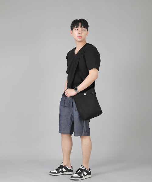 SAINTCREW(セントクルー)の「ミニマルミニクロスバッグMMC-129ブラックブラック(メッセンジャーバッグ・メンズ・その他・フリー)」の8枚目の写真